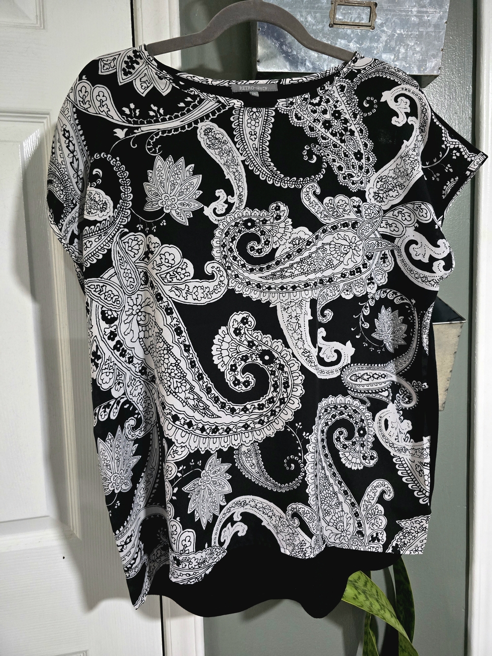 Black & White Paisley Short Sleeve Blouse
